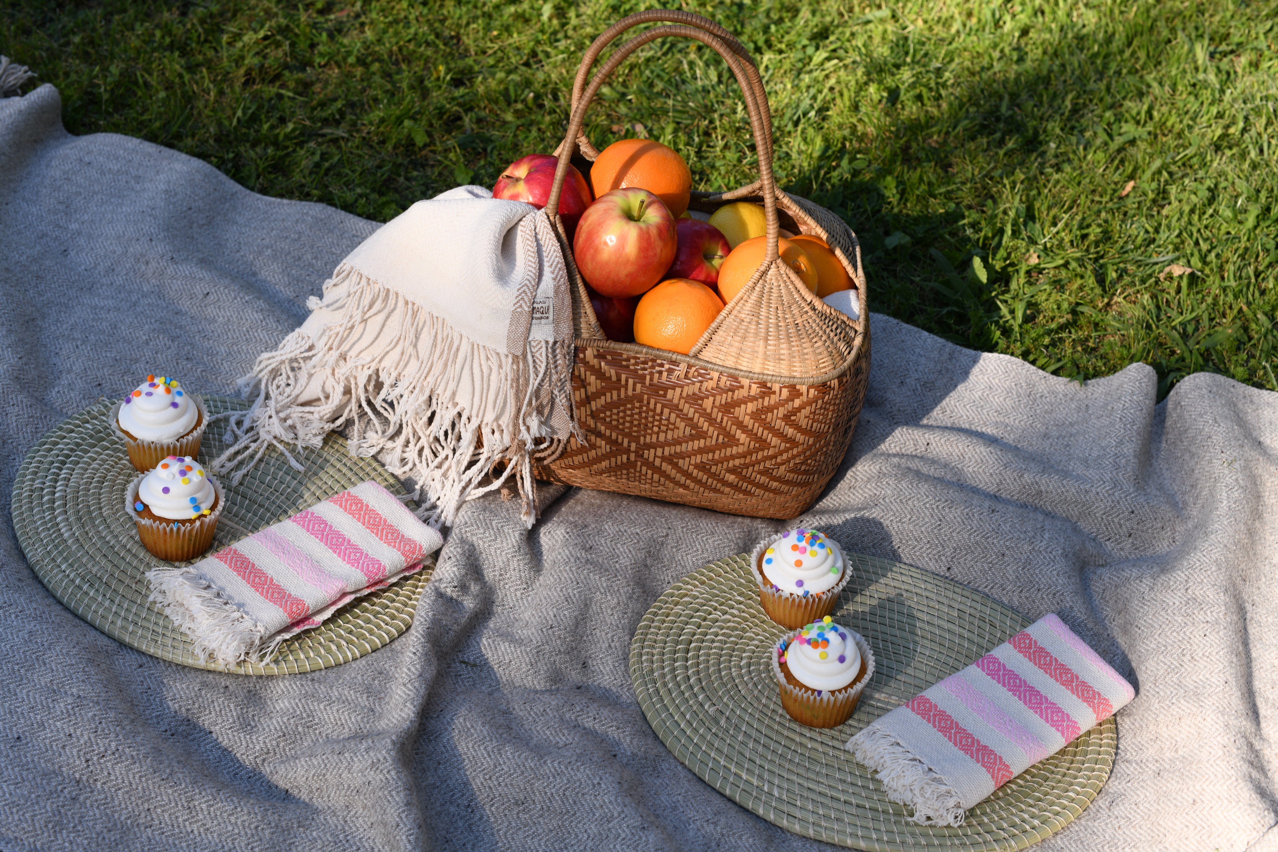 Ecofriendly loom throw + Basket + Placemats